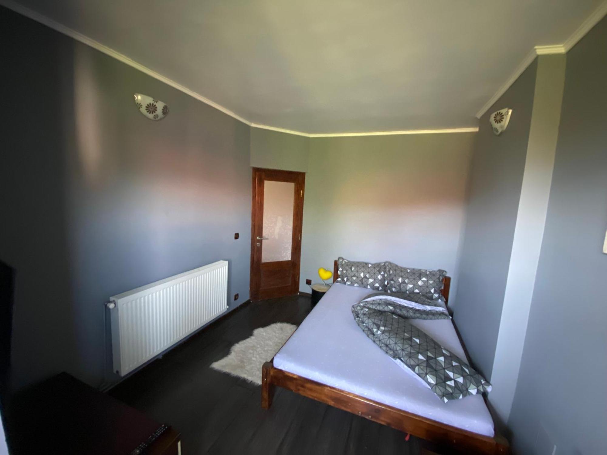 Comfort Home Apartment 2 Petrosani Exterior photo